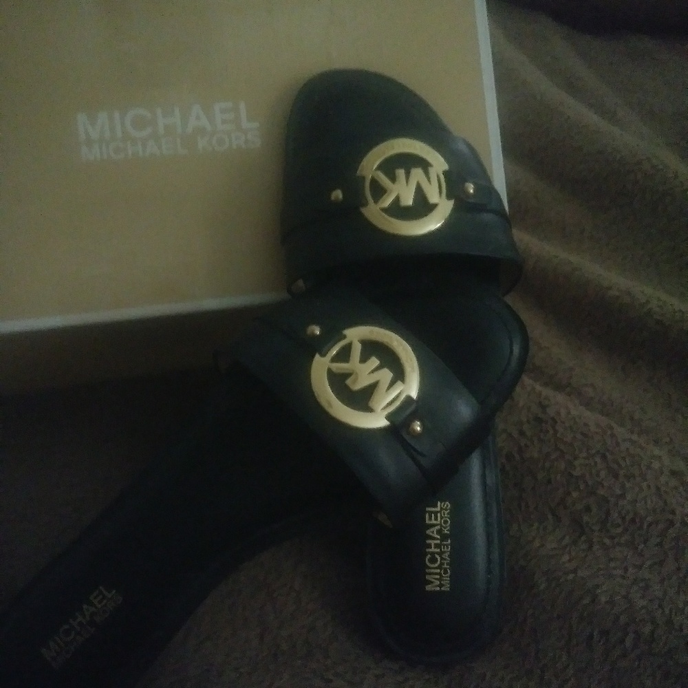 Shoes - Picture 2 of 3